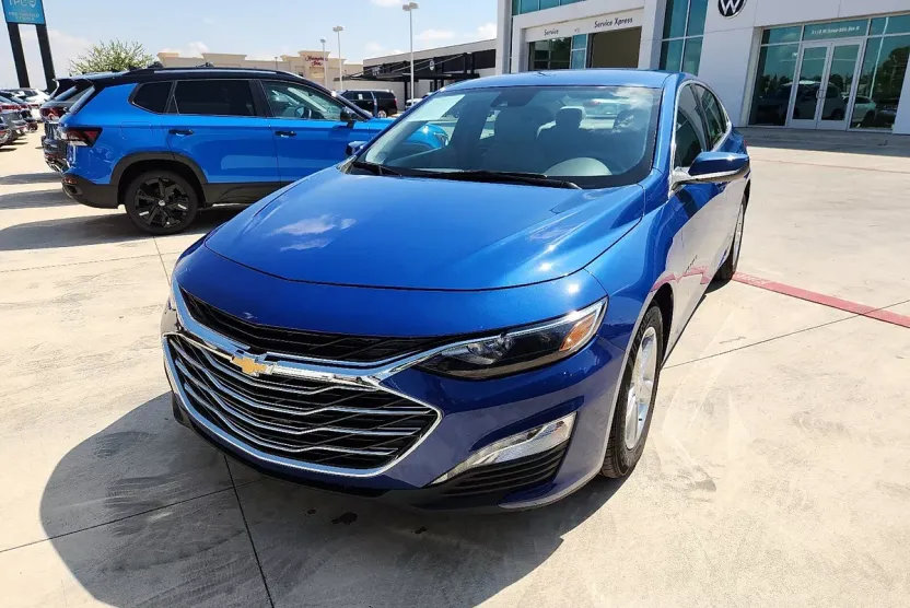 2023 Chevrolet Malibu 1LT photo 1