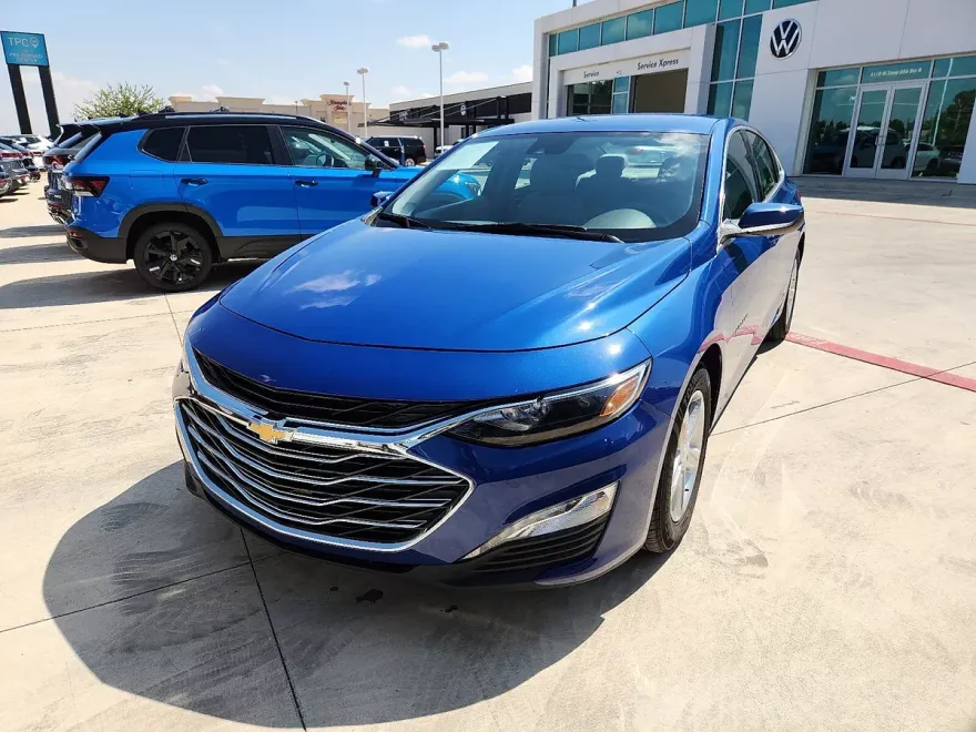 2023 Chevrolet Malibu 1LT photo 1