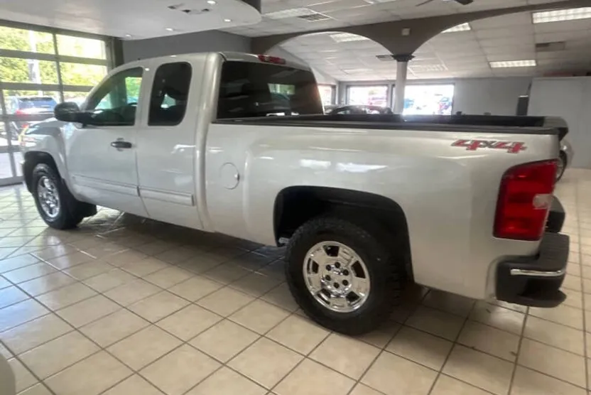 2012 Chevrolet Silverado 1500 LT photo 1