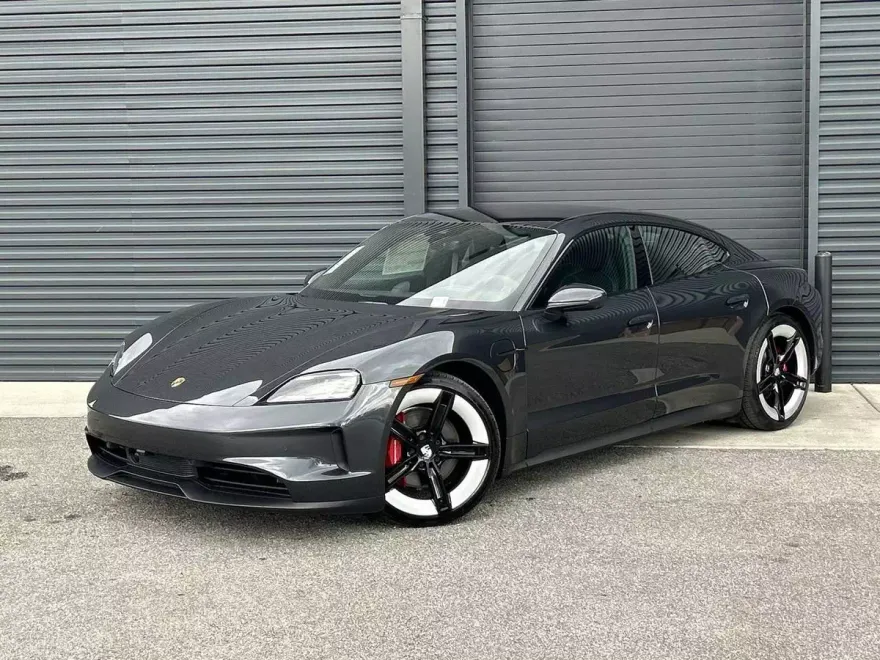 2025 Porsche Taycan 4S photo 1
