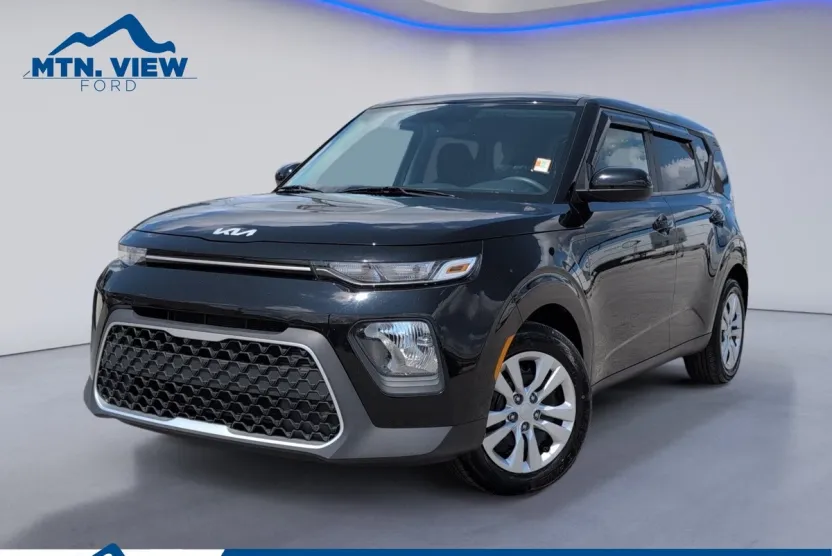 2022 Kia Soul LX photo 1