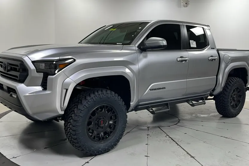 2025 Toyota Tacoma SR5 Double Cab photo 1