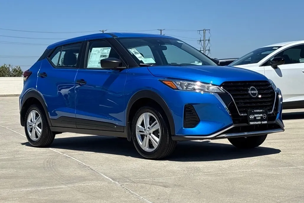 2025 Nissan Kicks Play S photo 1