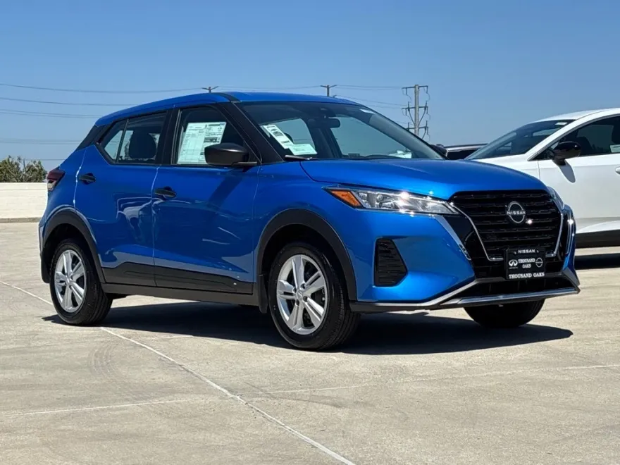 2025 Nissan Kicks Play S photo 1