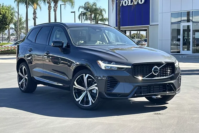 2025 Volvo XC60 Hybrid T8 photo 1