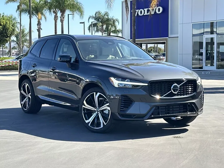 2025 Volvo XC60 Hybrid T8 photo 1