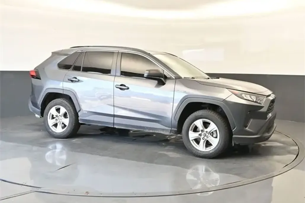 2021 Toyota RAV4 Hybrid LE photo 1