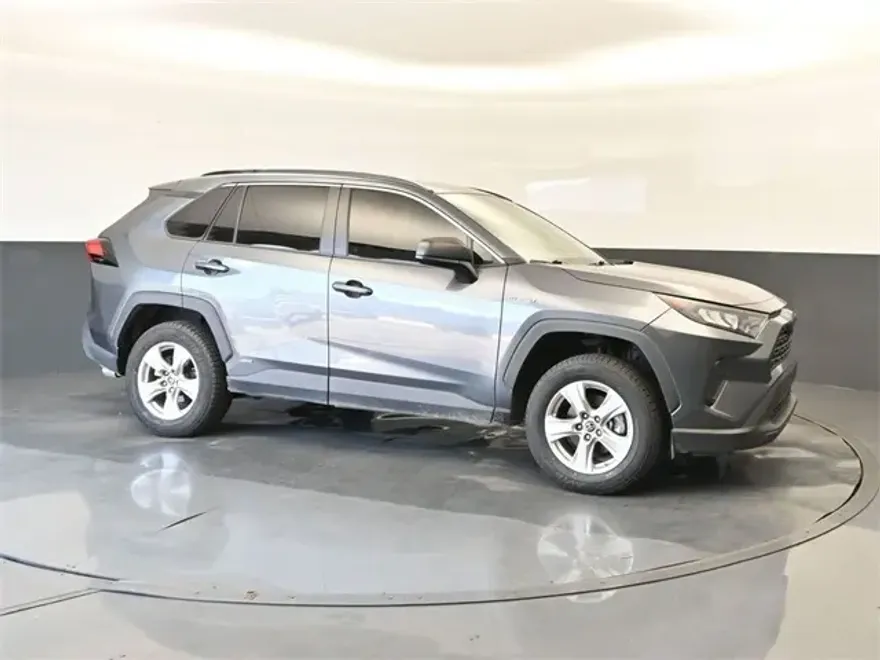 2021 Toyota RAV4 Hybrid LE photo 1