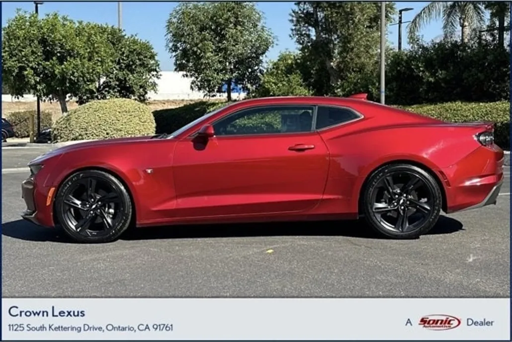 2019 Chevrolet Camaro 1LT photo 1