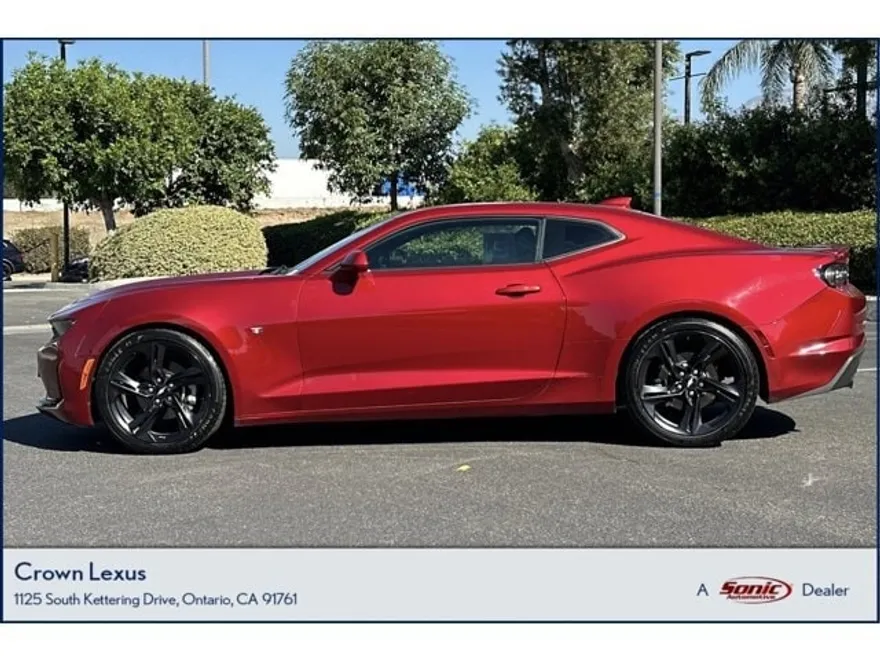 2019 Chevrolet Camaro 1LT photo 1