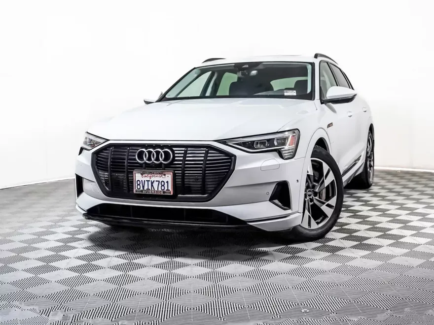 2021 Audi e-tron Premium photo 1
