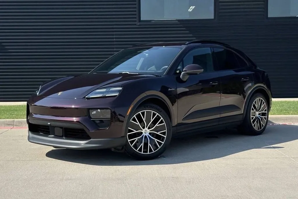 2025 Porsche Macan Electric photo 1