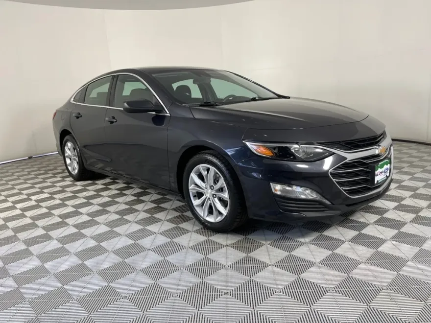 2023 Chevrolet Malibu 1LT photo 1