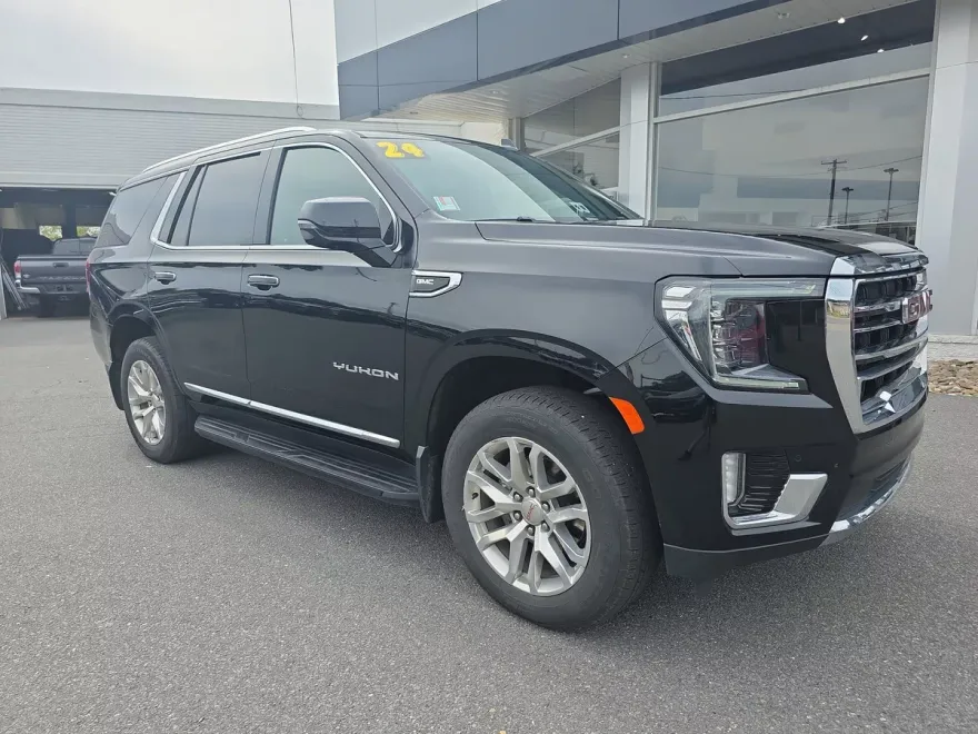 2024 Gmc Yukon SLT photo 1