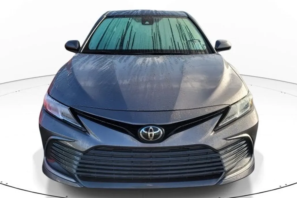 2022 Toyota Camry LE photo 1