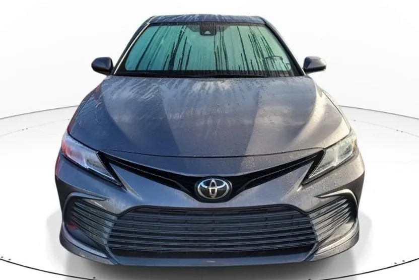 2022 Toyota Camry LE photo 1