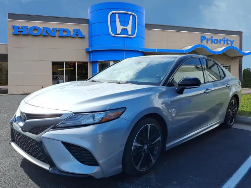 2019 Toyota Camry XSE photo 1