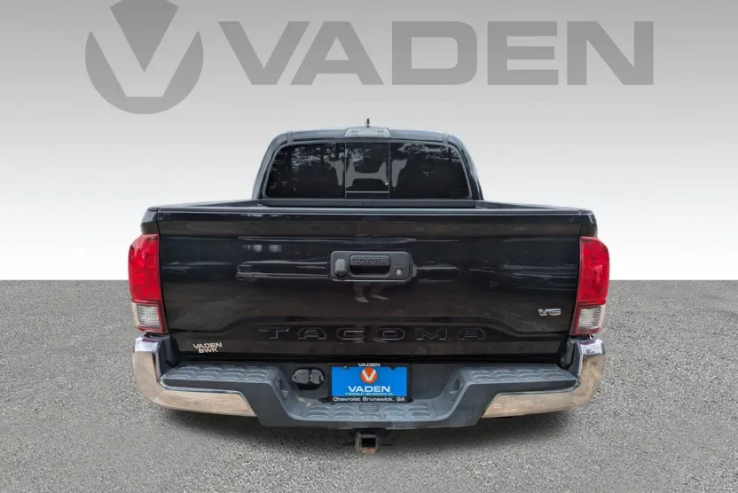 2019 Toyota Tacoma TRD Off-Road photo 1