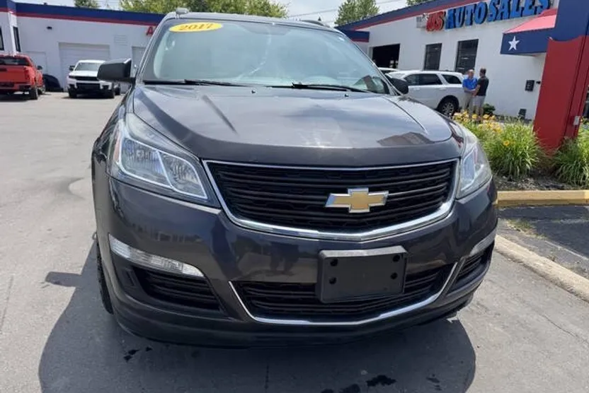 2017 Chevrolet Traverse LS photo 1