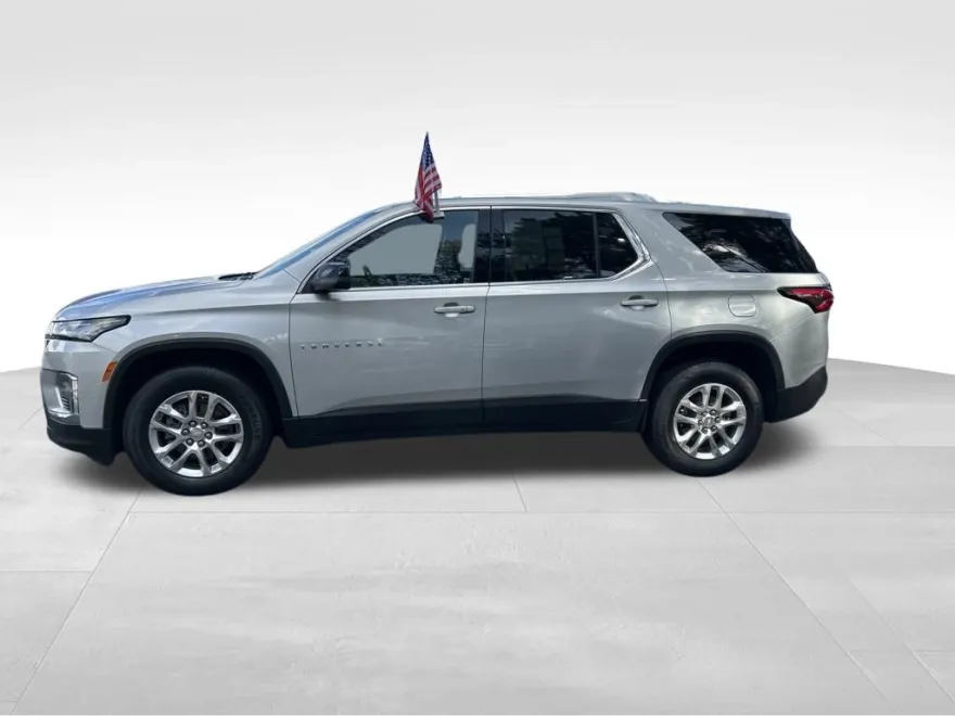 2022 Chevrolet Traverse LS photo 1