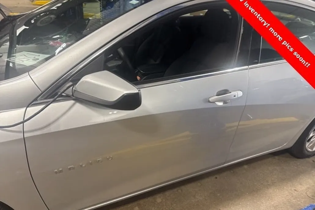 2019 Chevrolet Malibu 1LT photo 1