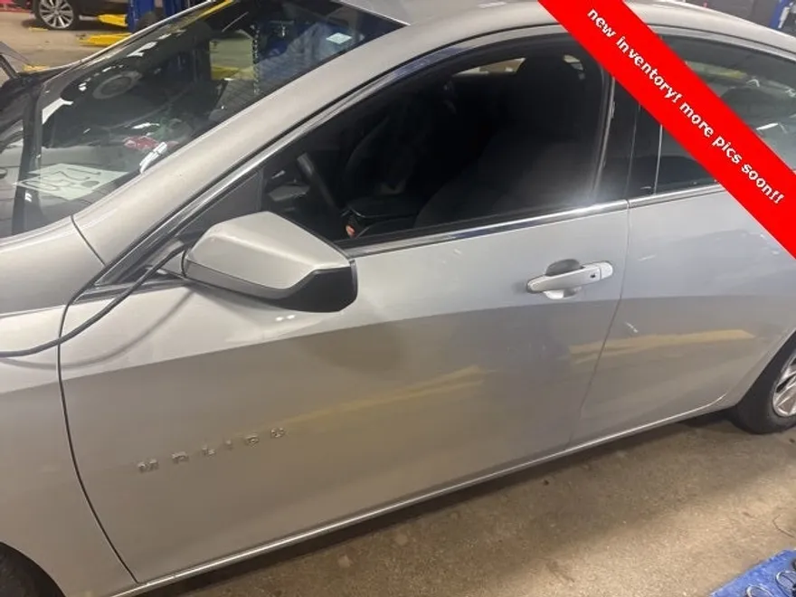 2019 Chevrolet Malibu 1LT photo 1