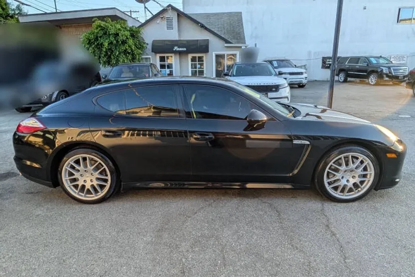 2011 Porsche Panamera 4 photo 1