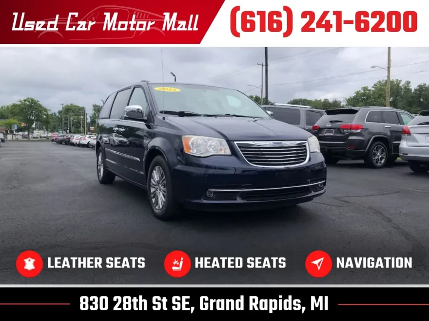 2015 Chrysler Town & Country photo 1