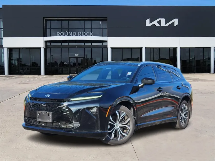 2025 Toyota Crown Signia XLE photo 1