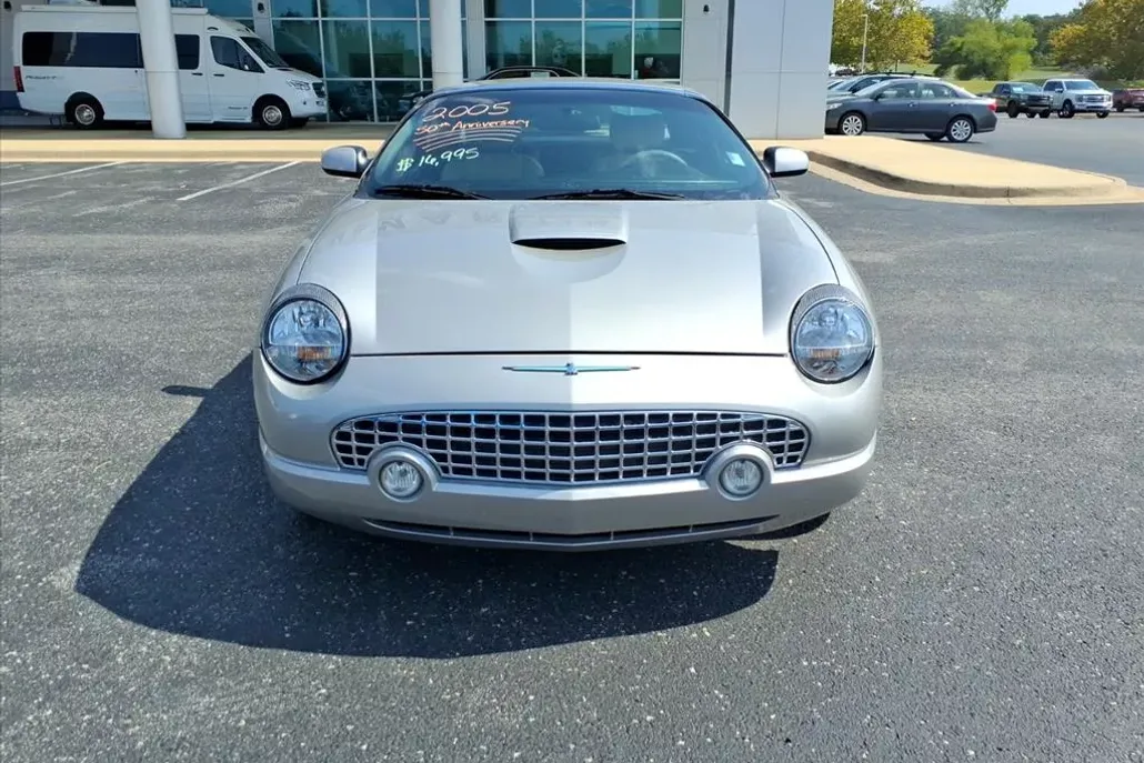 2005 Ford Thunderbird photo 1