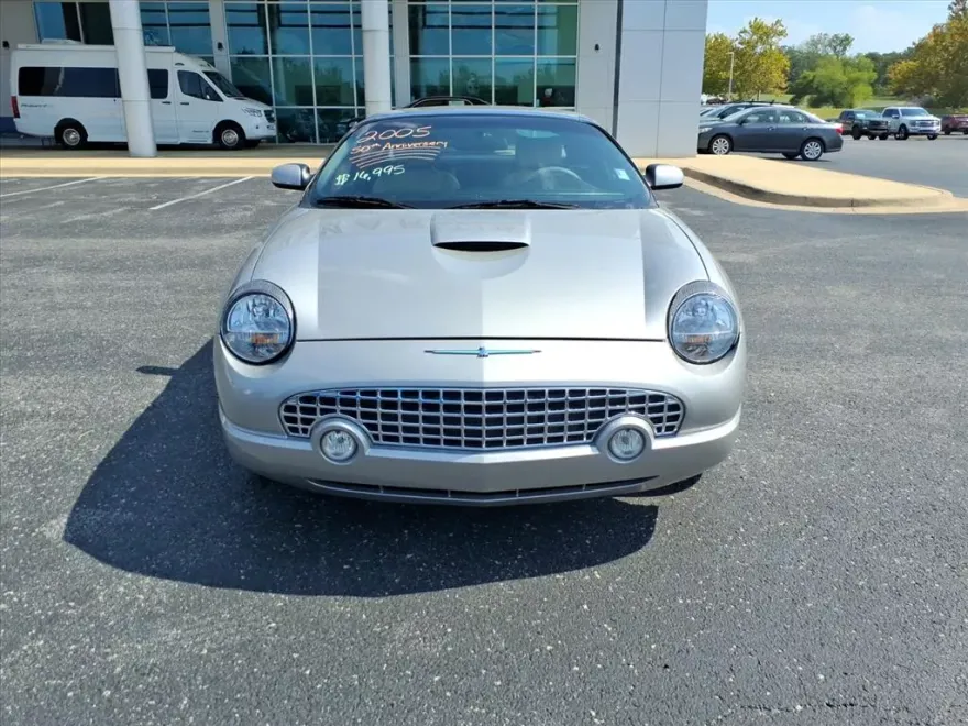 2005 Ford Thunderbird photo 1