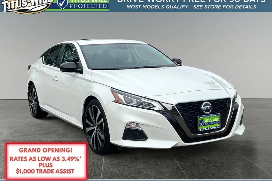 2022 Nissan Altima SR photo 1