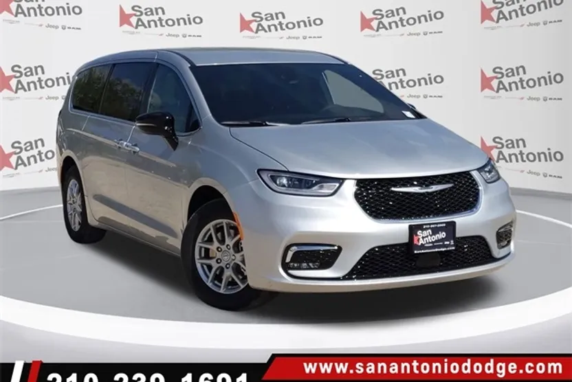 2026 Chrysler Pacifica photo 1