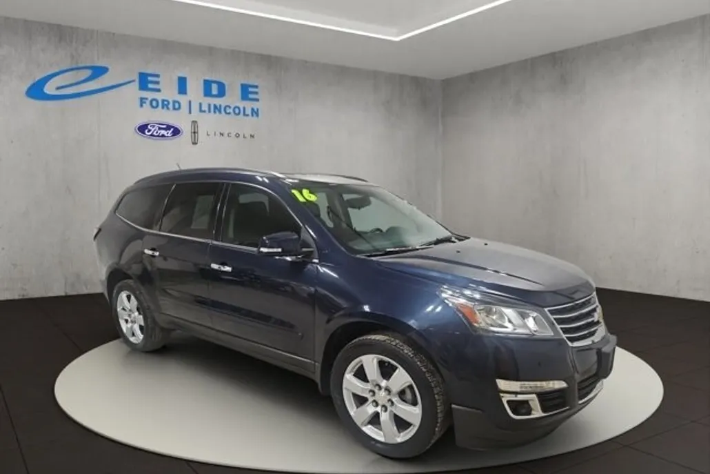 2016 Chevrolet Traverse 1LT photo 1