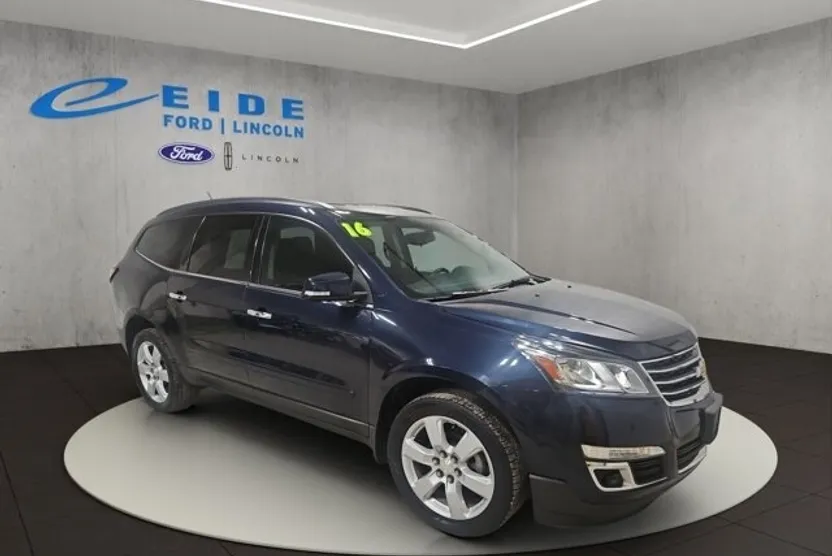 2016 Chevrolet Traverse 1LT photo 1