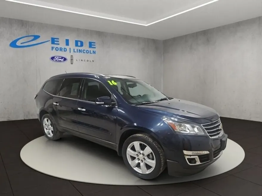 2016 Chevrolet Traverse 1LT photo 1