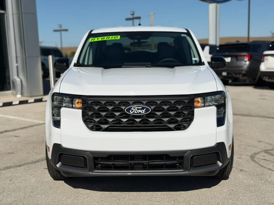 2025 Ford Maverick XLT photo 1