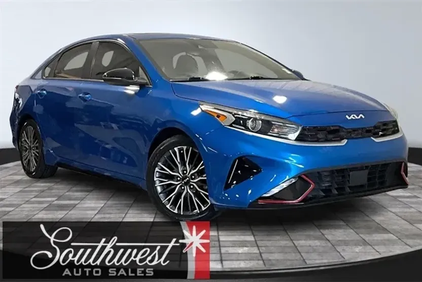 2022 Kia Forte GT-Line photo 1