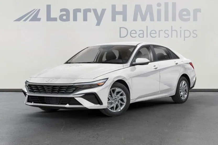 2025 Hyundai Elantra SEL Sport photo 1