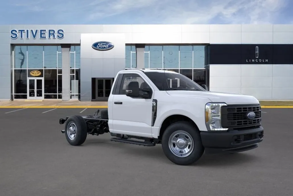 2025 Ford F-350 XL photo 1