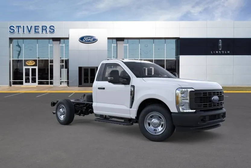 2025 Ford F-350 XL photo 1