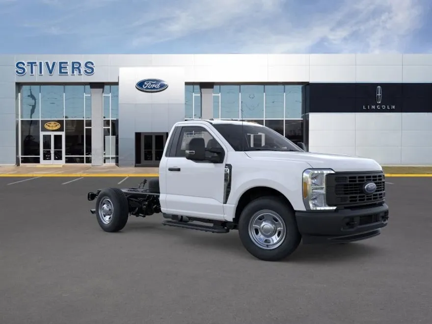 2025 Ford F-350 XL photo 1