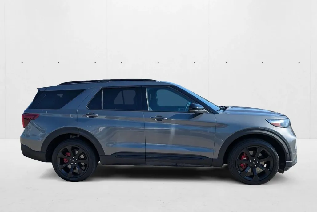 2021 Ford Explorer ST photo 1