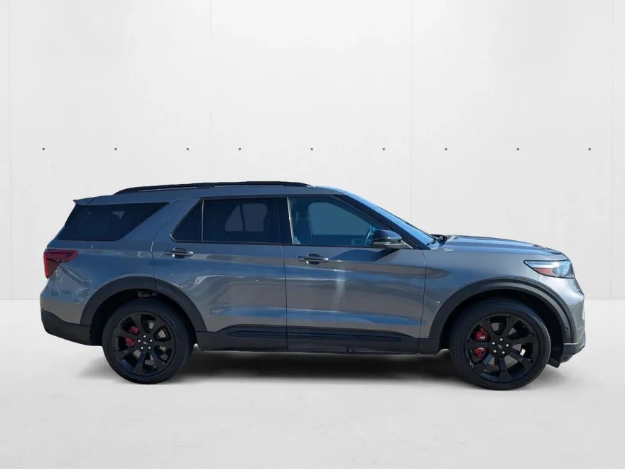 2021 Ford Explorer ST photo 1