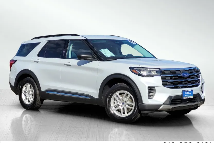 2025 Ford Explorer photo 1