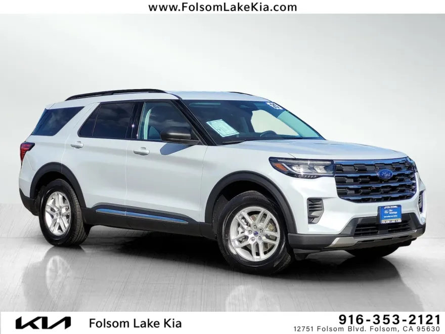 2025 Ford Explorer photo 1