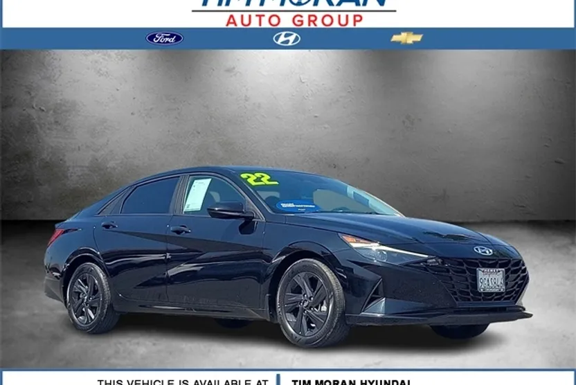 2023 Hyundai Elantra SEL photo 1