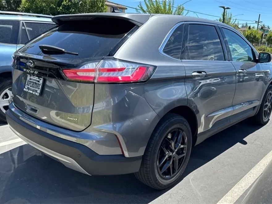 2023 Ford Edge SEL photo 1
