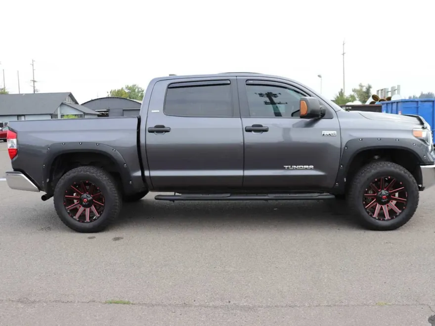 2020 Toyota Tundra SR5 CrewMax photo 1