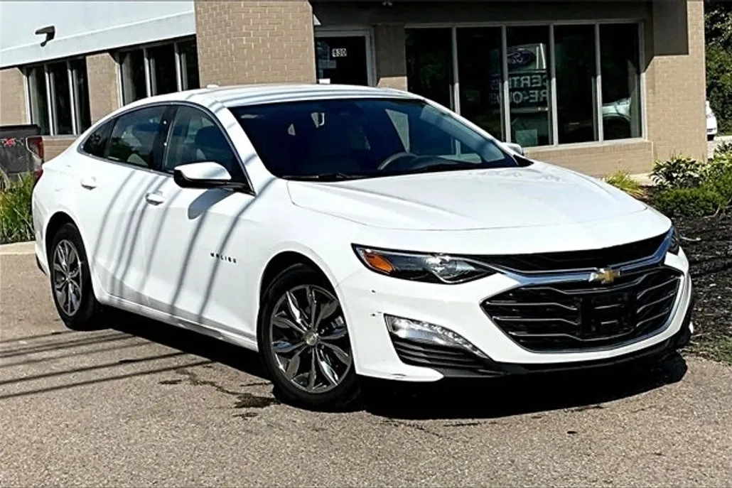 2021 Chevrolet Malibu 1LT photo 1